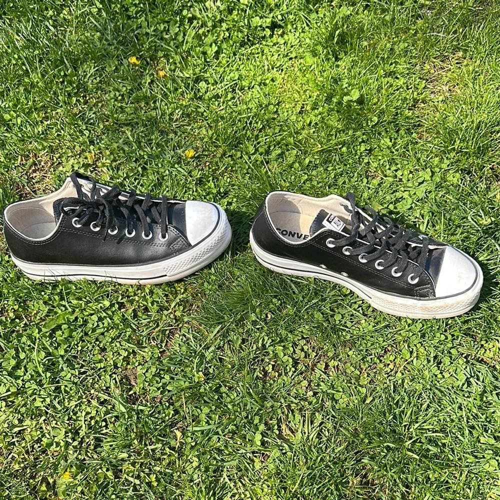 Converse Women's Chuck Taylor All Star Lift Low Top Platform Sneaker - Picture 2 of 6